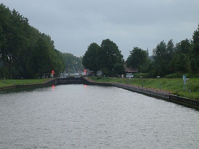 799px-Merwedekanaal_Zuidersluis.jpg